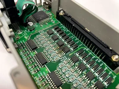 USED ALLEN-BRADLEY 32 PT SOURCING OUTPUT MODULE