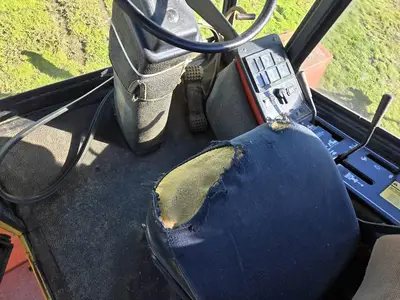 USED 1990 NEW HOLLAND 1118
