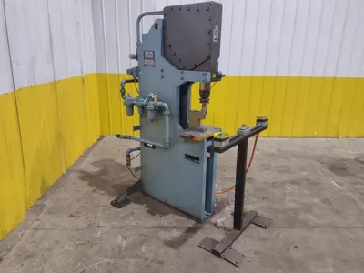 20 TON BTM MODEL #P20F TOG-L-LOC AIR TOGGLE SHEET METAL PRESS: YOBRO #24795