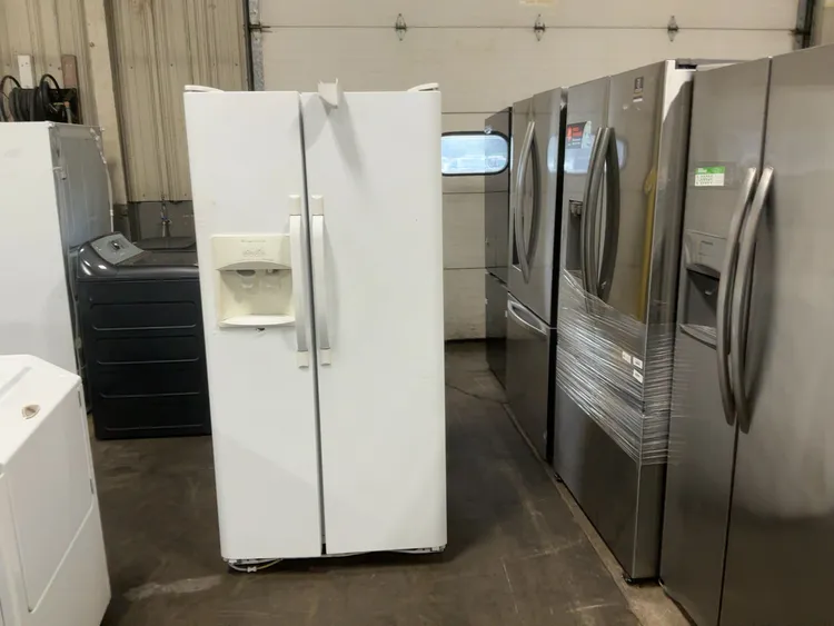 Used FRIGIDAIRE FRS3R3EW1 Refrigerators Michigan US | Miedema Asset Management Group #1411162
