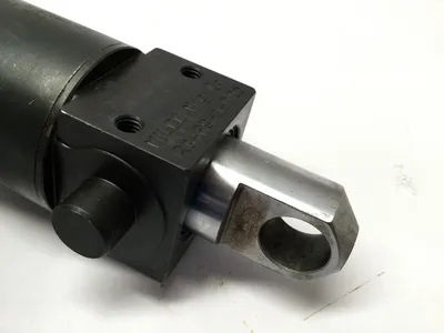448-10016-05 | Milco  Spot Welding Robot Pneumatic Cylinder 3.00 Stroke - Used