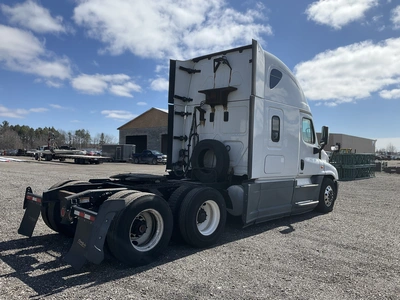 USED 2016 FREIGHTLINER CASDCADIA