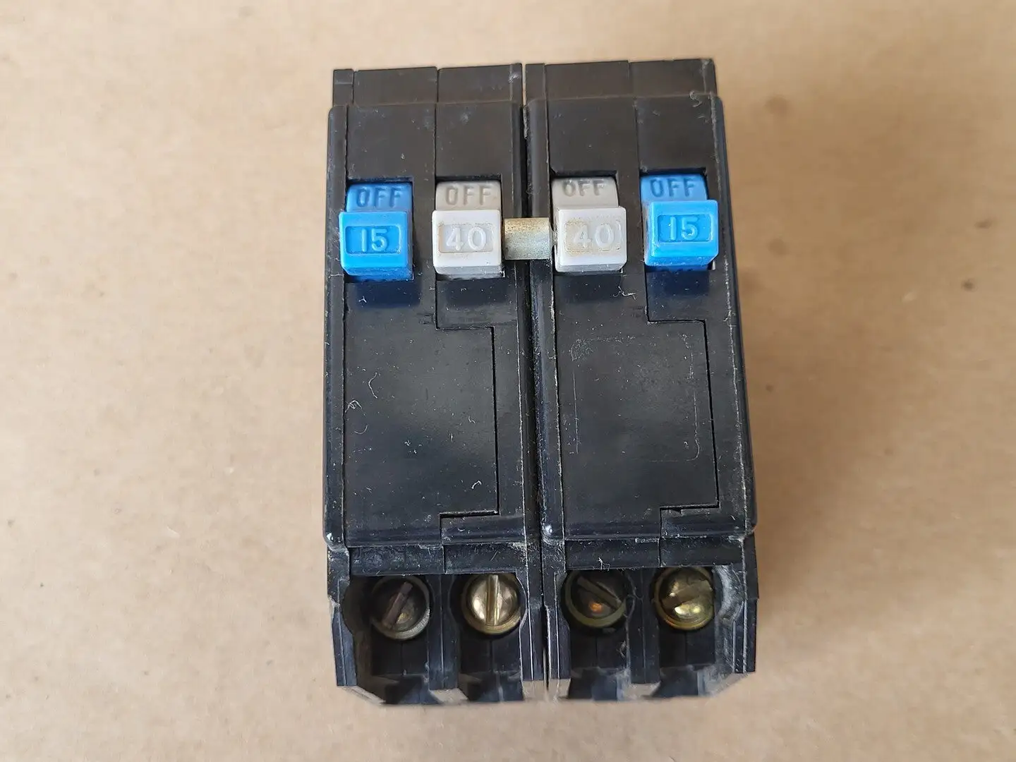 15 Amp 1 Pole, 40 Amp 2 Pole, 240 Volts Quad Tandem Circuit Breaker