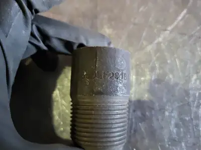 1" Threaded Round Head Plug, B16, 6M, JD/A350LF2C1