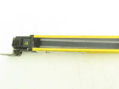Allen Bradley 440L-T4J0480YD Light Curtain Guardmaster Transmitter - READ