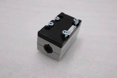NEW OPEN BOX Aventics 5811130000 Valve System STOCK H1525A