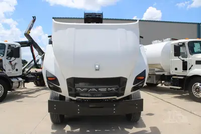 New | in-Stock 2027 MACK MD7 Rolloff Trucks Texas US | Roll Off Truck World #1491910