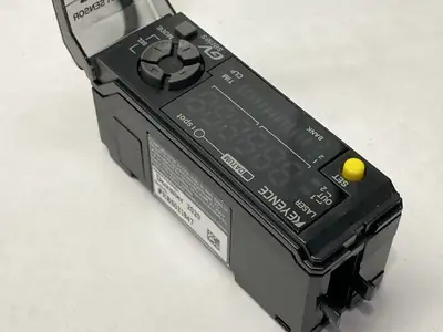USED KEYENCE DIGITAL CMOS LASER SENSOR AMPLIFIER UNIT EXPANSION UNIT PNP