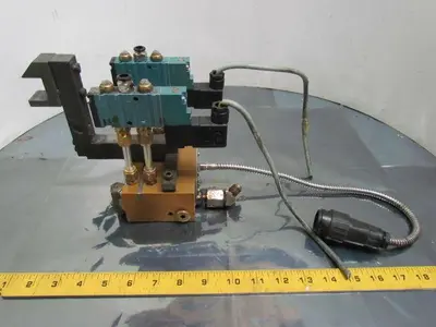 ITW Dynatec 7024 Twin Adhesive Glue Head Assembly 3-1/2" Spacing Heater 2 Valves
