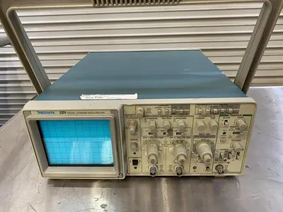 USED TEKTRONIX 2211