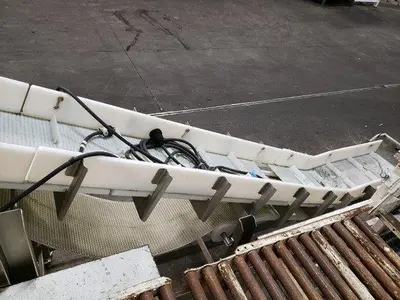 Cleated Incline Conveyor with Diverter Conveyor