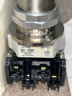 NEW Allen-Bradley 800TC-H3304B