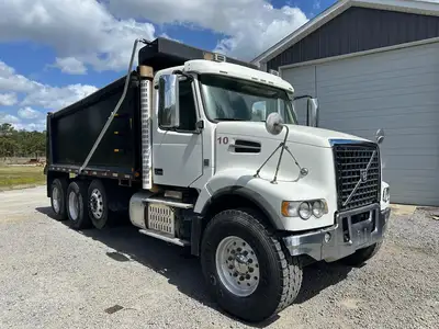 Used 2017 VOLVO VHD84F200 Dump trucks South Carolina US | Palmetto Machinery #1427259