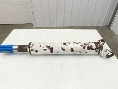 Oshkosh F-2146 Spicer Slip Yoke 16 Spline Rear Drive Shaft 39-1/2" Long U-joint