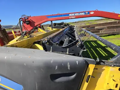 USED 2016 NEW HOLLAND H7150