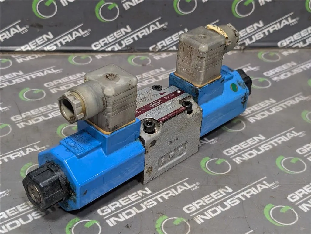 Toyooki HD3-3W-BG1A-025A-WDD2 Directional Control Valve Dual 24VDC Coils Used