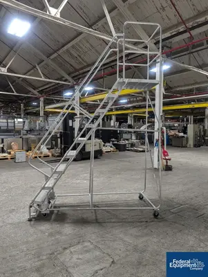 USED Tri-Arc Tri-Arc Rolling Step Ladder