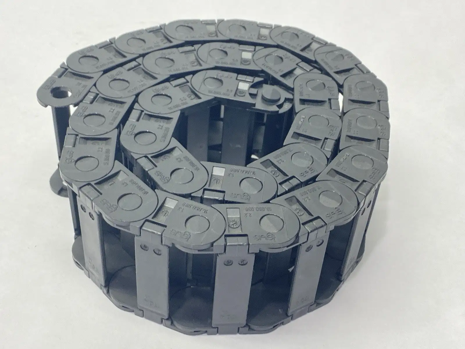 15.050.038 | Igus  Series 15 Energy Chain 28 Links 2.8ft Length - New Other