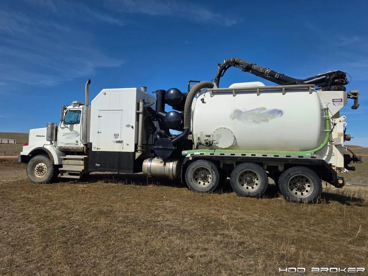 Used 2016 TORNADO 2016 TORNADO GLOBAL HYDROVACS F4 Vacuum Truck Florida US | HDD Broker #1347016