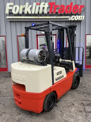 USED NISSAN CUGJ02F35V