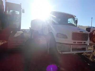 USED 2019 Freightliner M2 106