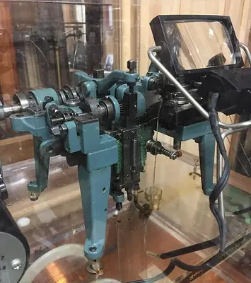 8778-100 ANTIQUE CHAIN MAKING MACHINE – SHOW / EXHIBIT DISPLAY