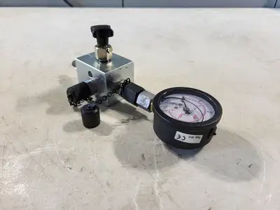 0-3700 PSI Gauge with Metering Block
