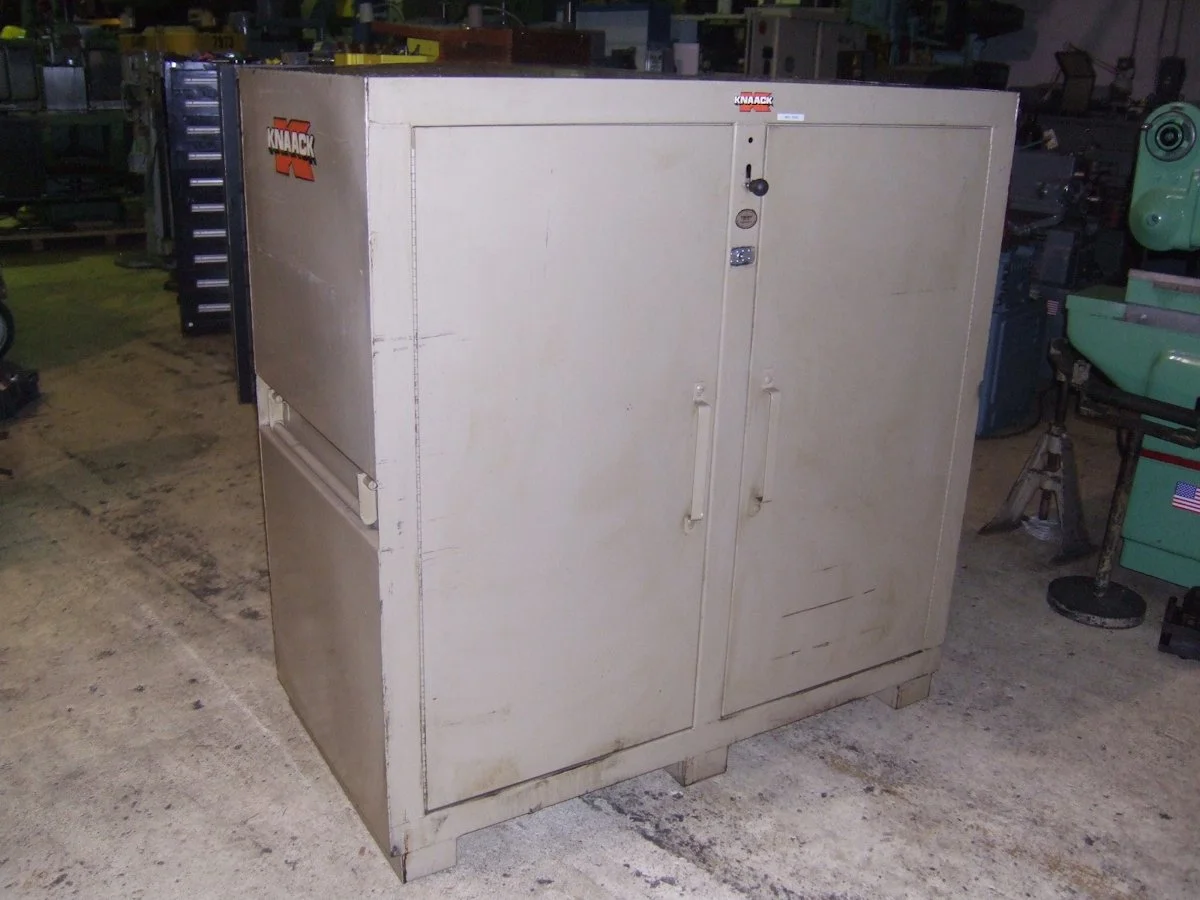 Knaack 2 Door Locking Tool Cabinet