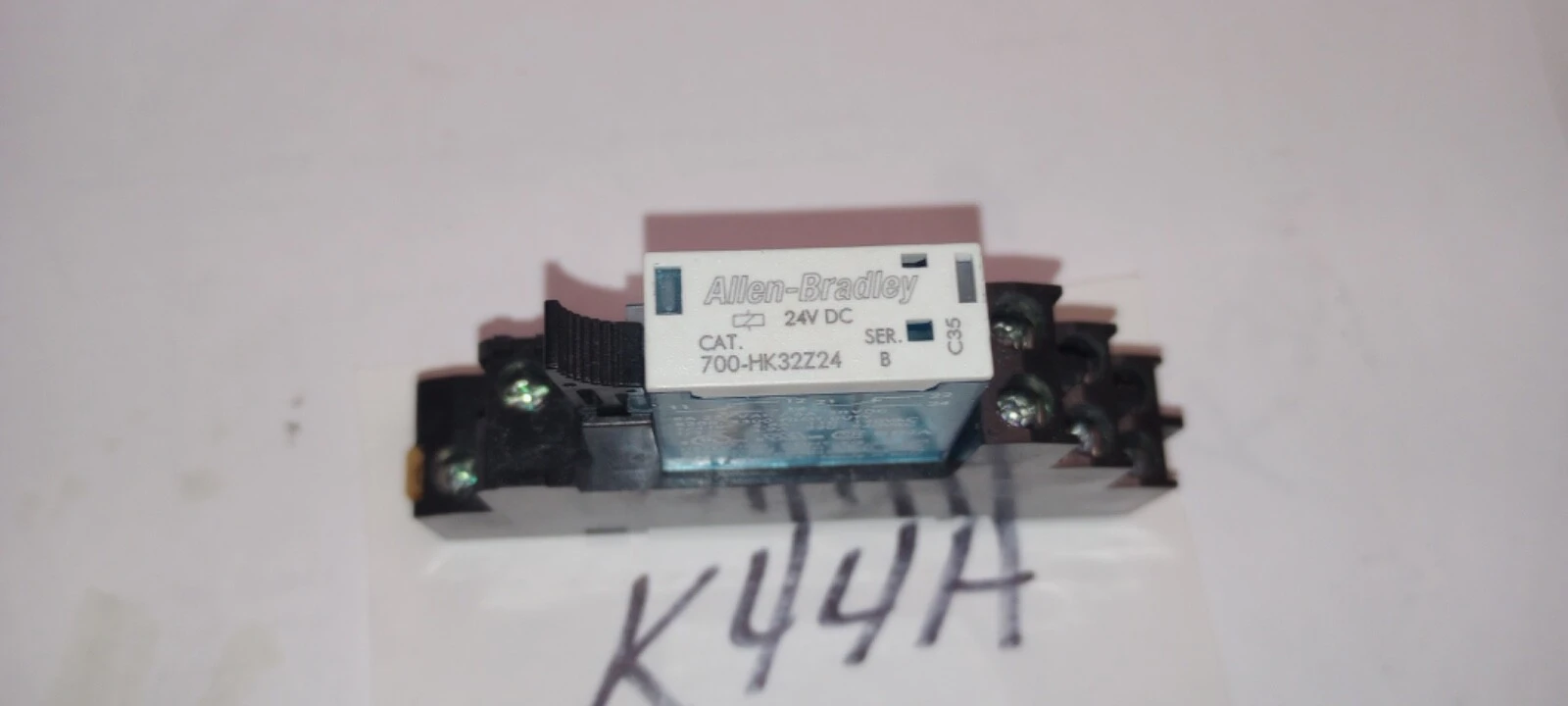 ALLEN BRADLEY 700-HN1212 + 700-HK32Z24 RELAY & BASE