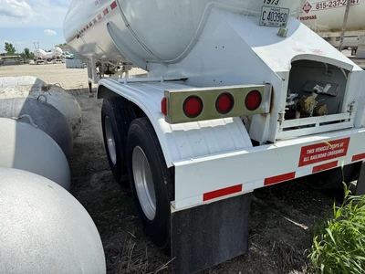 Used 1972 LUBBOCK _UNKNOWN_ Liquid Supply Trailers Indiana US | Lakeshore Equipment Sales #1546602