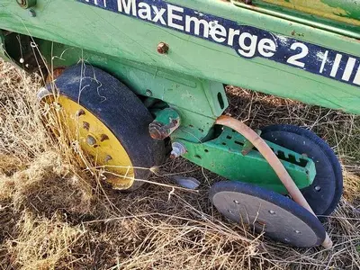 USED JOHN DEERE 7100 MAXEMERGE 2