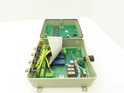 Allen Bradley 440F-C28011 MatGuard Guardmaster Safety Mat Control Unit 8 Inputs