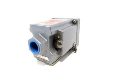 NEW CUSTOM CONTROL SENSORS 6860G0 INSTRUMENT AIR SWITCH