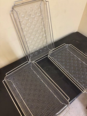 set of 3 wired baking sheets