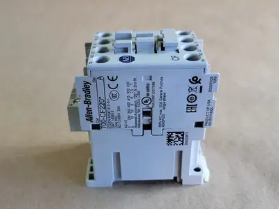 NEW ALLEN-BRADLEY 700-CF220
