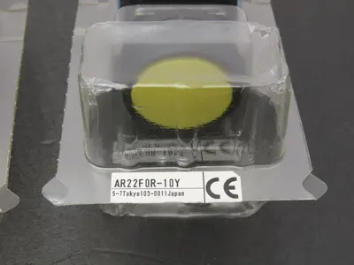 Fuji Electric Pushbutton White Yellow Momentary 22mm 250V 6A Lot of 8