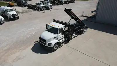 New | in-Stock 2027 MACK MD7 Rolloff Trucks Texas US | Roll Off Truck World #1491924