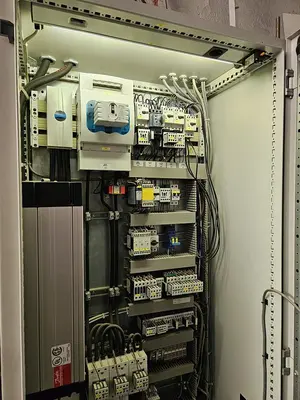 USED HOSOKAWA TWO-STAGE PLASTIC SHREDDING AND GRANULATION SYSTEM