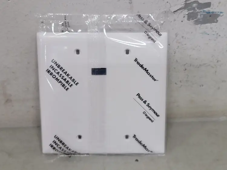 New | in-Stock PASS & SEYMOUR TP23-W Switchgears British Columbia CA | Lenmark #240814