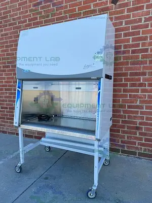USED LABCONCO 302419101  LOGIC PLUS SERIES BIOSAFETY CABINET 4 FT CLASS II TYPE A2