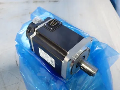 NEW OMRON R88M1M40030TS2