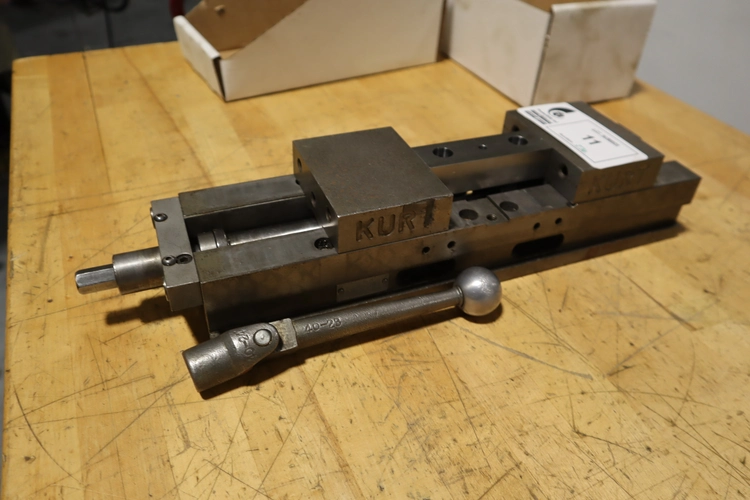 Used KURT WORKHOLDING SOLUTIONS DL400B Vises Minnesota US | Machinesused.com #1410639