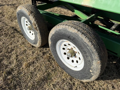 (1) Road Runner 36' dual axle header cart with pin stye hitch, size ST235/85R16 front and rear tires...