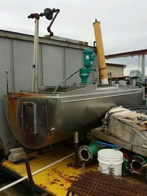 USED SOLAR 400 GALLON MIXER