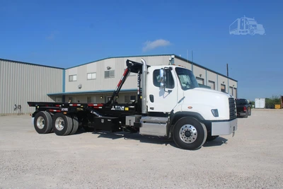 New | in-Stock 2027 FREIGHTLINER 114SD PLUS Rolloff Trucks Texas US | Roll Off Truck World #1507657