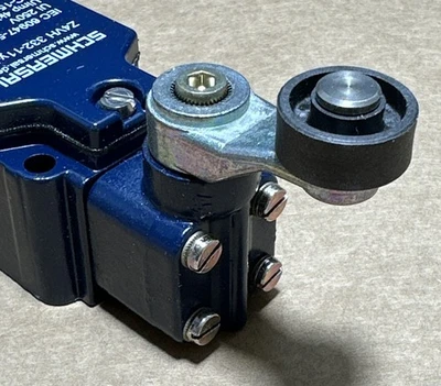 NEW Schmersal 606045601
