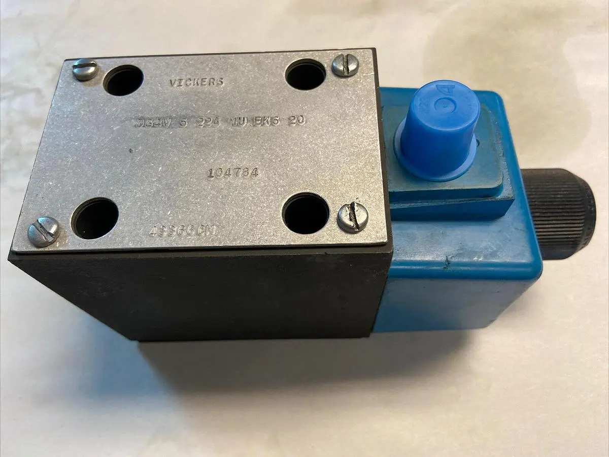 USED EATON VICKERS DG4V-5-22A-M-U-EK6-20