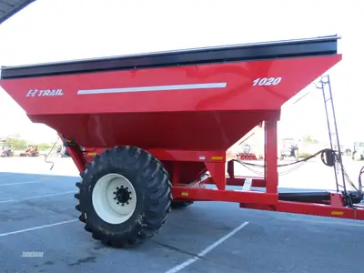 New | in-Stock 2025 E-Z TRAIL 1020 Grain Carts Pennsylvania US | Zimmerman Farm Service #1409834