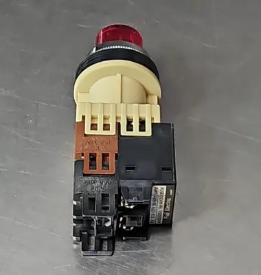 FUJI ELECTRIC AH30-L-G11L3 Command Switch. Loc4E-28