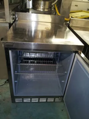 75-0204 Delfield ST4427N Self-Contained 1 Door 27'' Worktop Reach-In Cooler